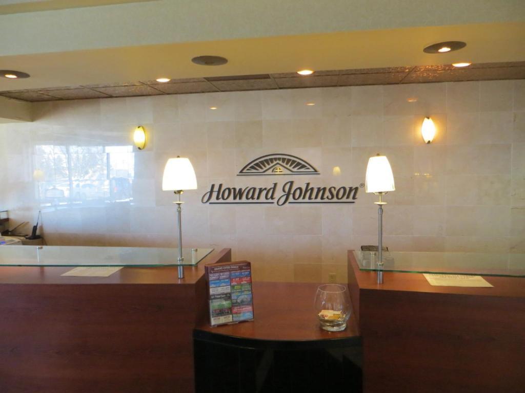 Howard Johnson Grand Forks Buitenkant foto